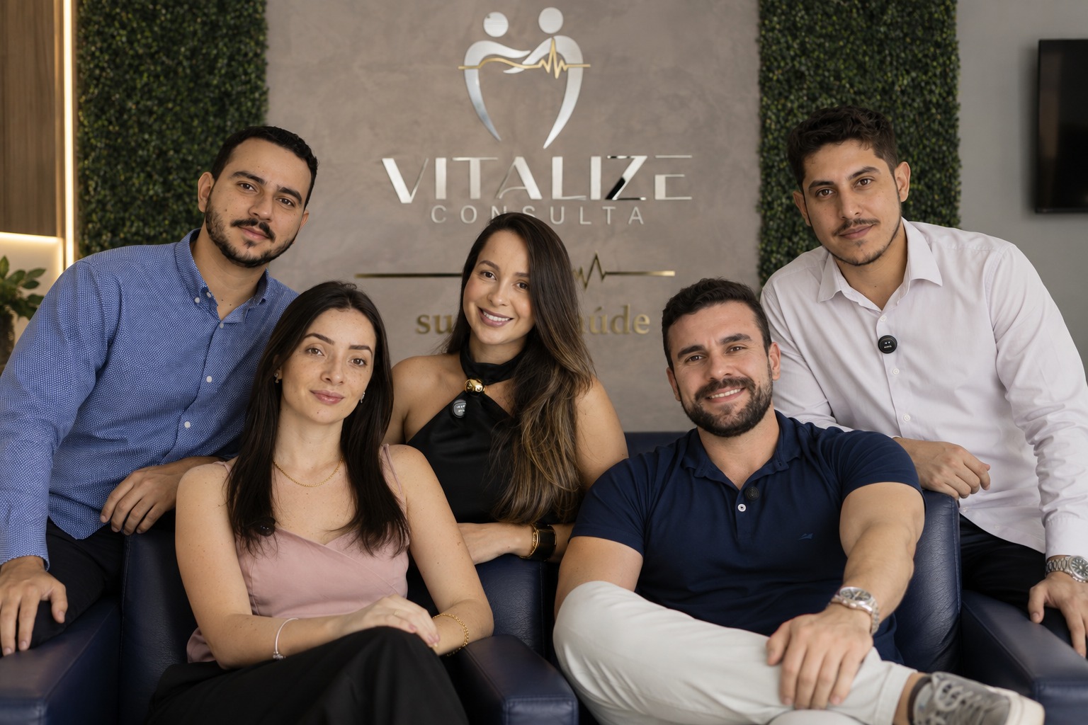 Equipe multidisciplinar da Vitalize Consulta reunida na clínica